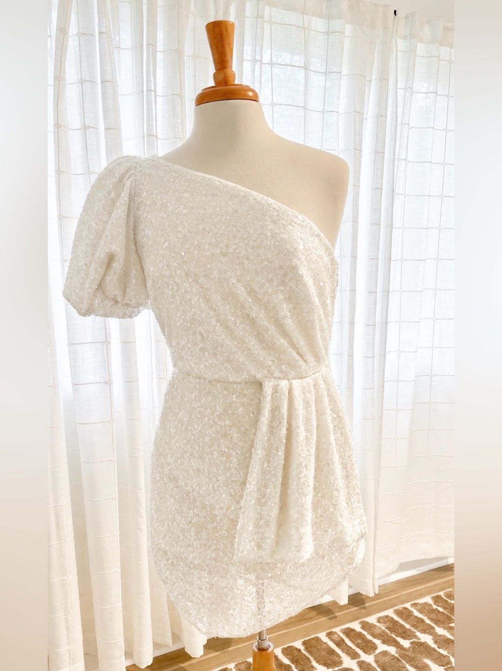 Sachin & Babi Ivory Sequin Mini Dress – Size 8 – NWT